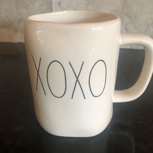 💚 RAE DUNN - XOXO Mug